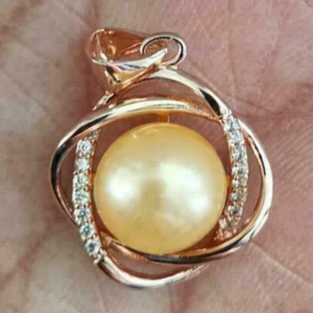 AAAAA 10-11mm Akoya Yellow Pearl Pendent with Accents